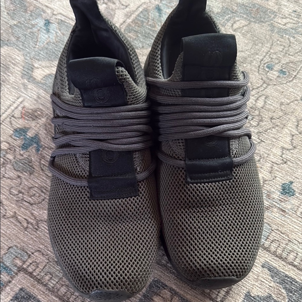 Men's Black Mesh Sneakers